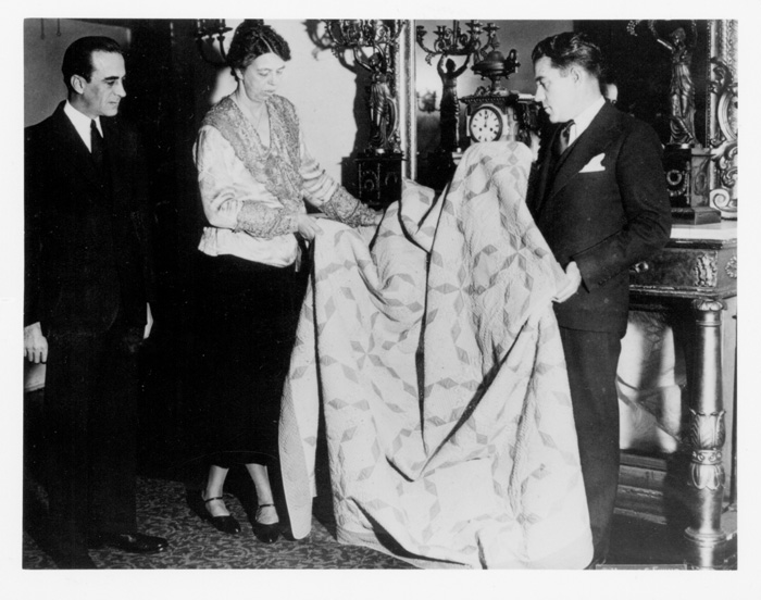 eleanor roosevelt receives grand prize quilt