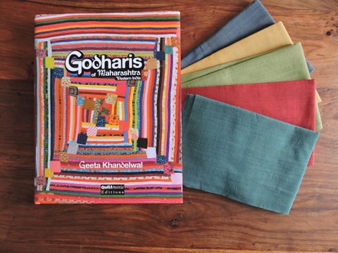 Livre bilingue Godharis, nous faisant voyager dans l'Inde centre-ouest.