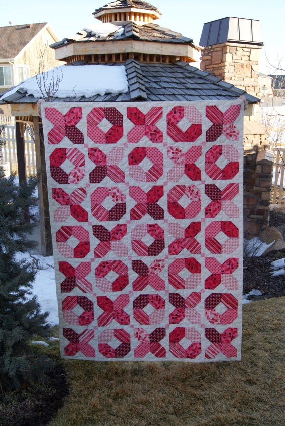 http://chocolatedippedquilts.blogspot.fr/2014/02/xoxo-valentine-quilt.html