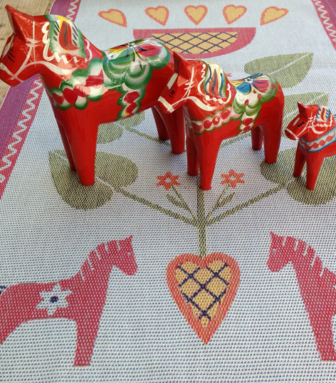 traditional-dala-red-situ