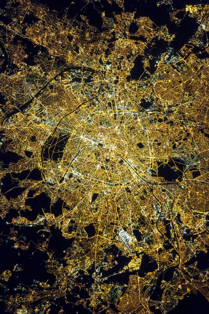 nasa_paris_lumiere_ciel_nuit.jpg