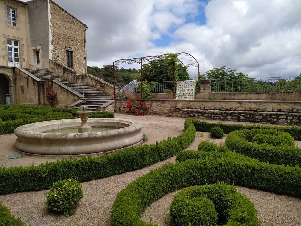 Joli mais on ne voit pas bien le top, oui c'est vrai...